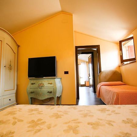 Hotel Benedetti Кампелло-суль-Клитунно Экстерьер фото
